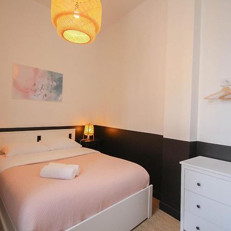 2-Bedroom Flat + Private Car Park. Lille Luaran gambar