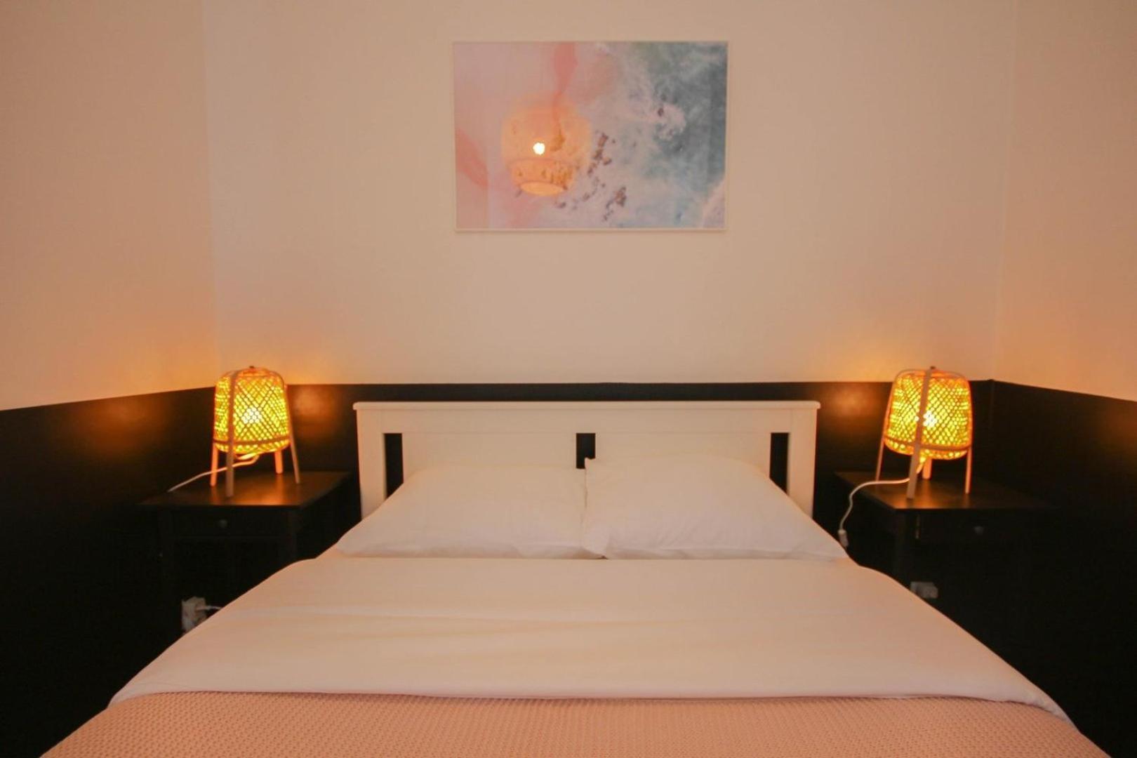 2-Bedroom Flat + Private Car Park. Lille Luaran gambar